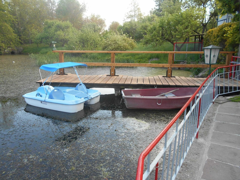 Lake-view Apartment in Klein Pravtshagen With Garden
