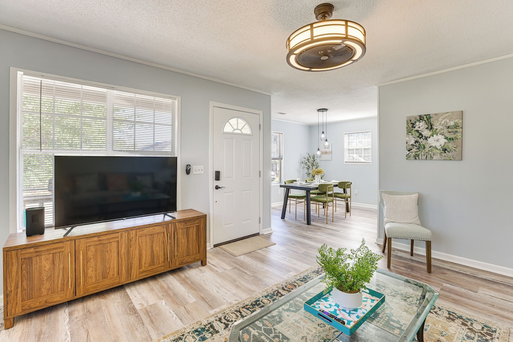 Walk to Downtown & Coffee Shop: Thomasville Escape