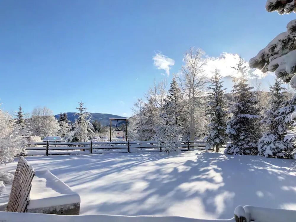 Summit County Vacations - Mountain View Home Near Breck Vail 4 Seasons Room Rooftop Deck Hot Tub - Property Image 1