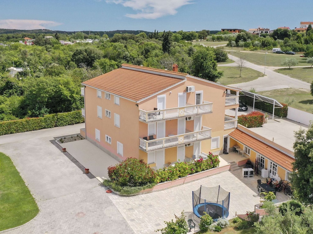 Elegant Apartment in Banjole near Fratarski Otok Island view 4