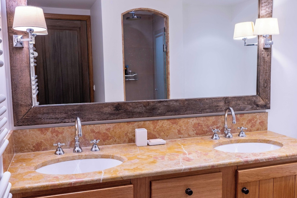 Apt Elegant With Balcony 9p/4br - Megeve Center