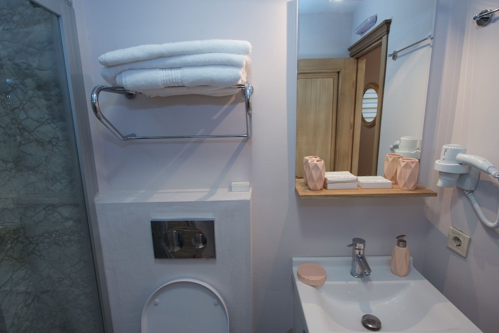 Galatolia Suites - Image 108