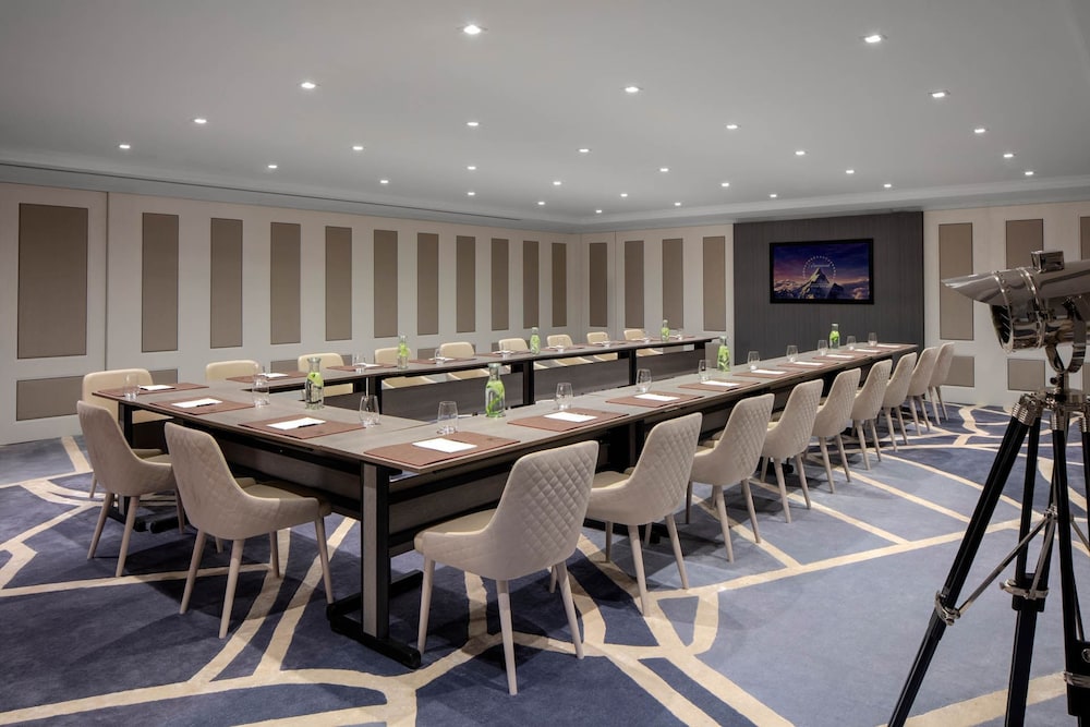 Grapeful Stay – Luxury Hostel Paramount Tower Business Bay