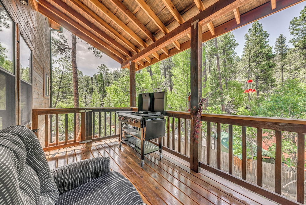 1 Mi to Grindstone Lake: Modern Ruidoso Retreat!