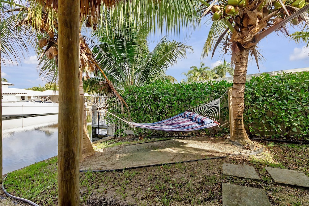 Flirty Flamingo Colorful Waterfront Escape w Pool
