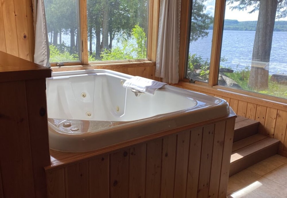 Gunflint Lodge & Outfitters