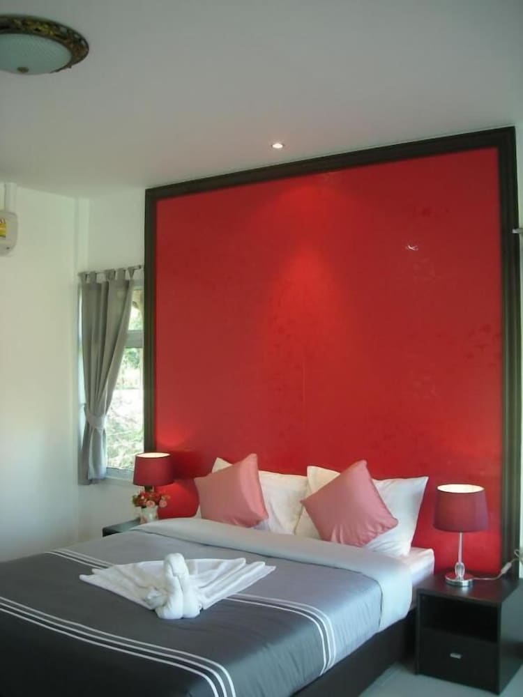 Baan Rim Klong Resort