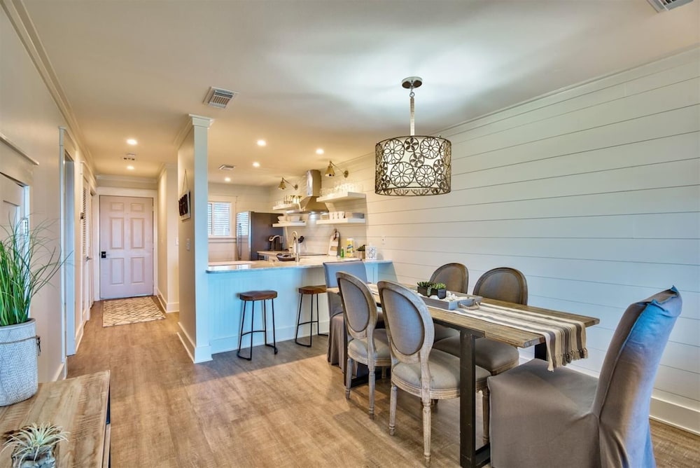 Beachfront Townhome in Seacrest + Free Tickets: Bikes, Dolphin Cruise & More!