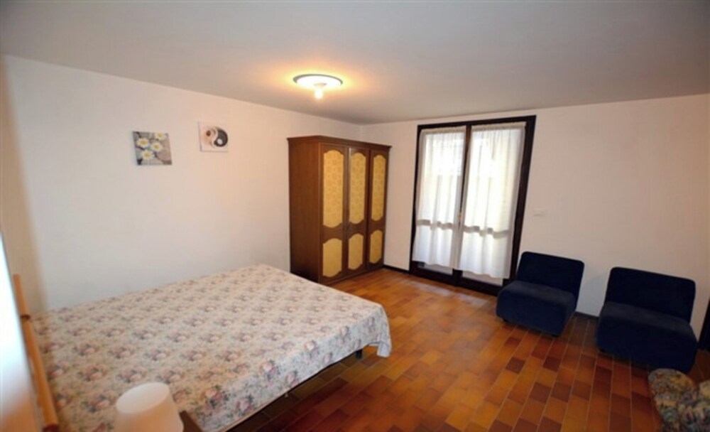 Large row House With Private Fenced Garden for 10 Guests in Lignano Pineta