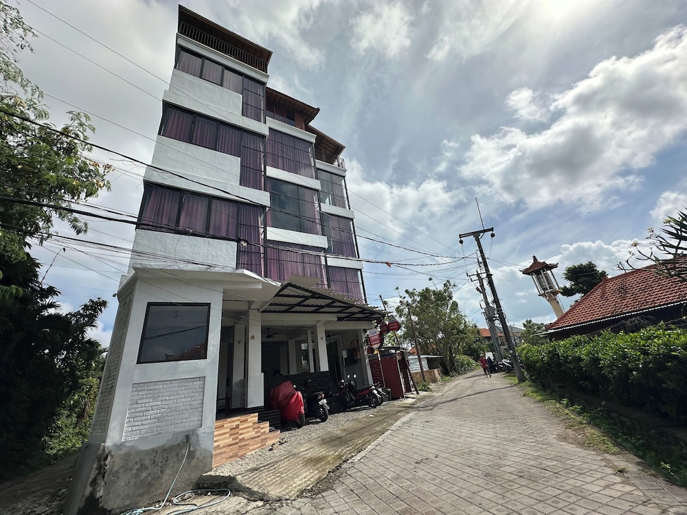 Sky Apartments And Suites