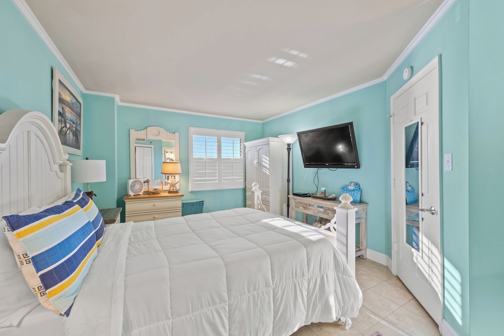 Units at Ocean Forest Plaza by Elliott Beach Rentals