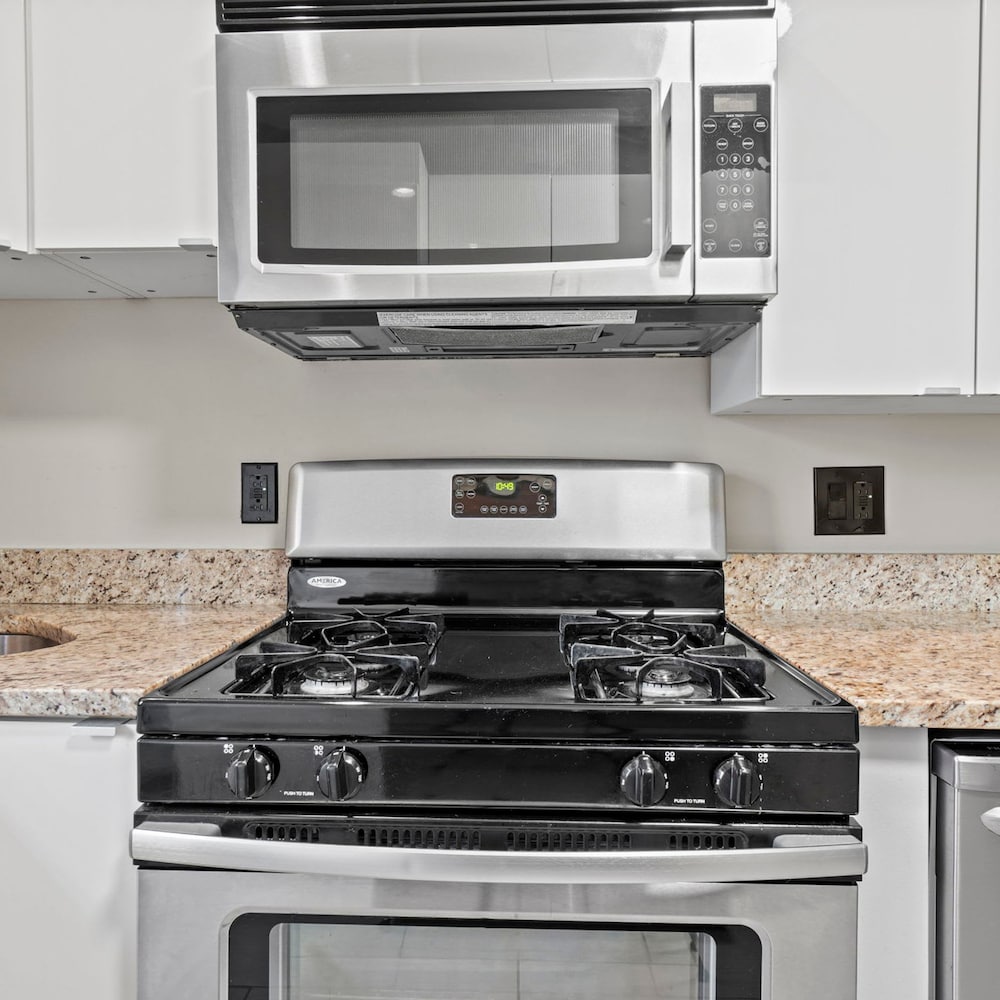 Spacious Sunny Shaw 1BR 1BA Apartment