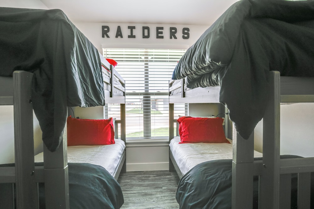 Hot Tub & Game Room: 'raider Resort' in Lubbock
