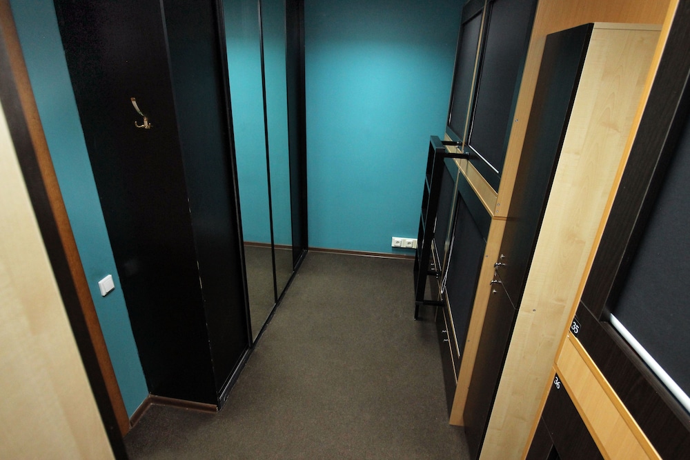 Homebox Capsule Hotel