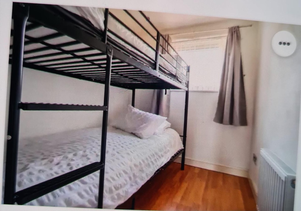 4bed Castle in Medway Free Sports Channel Parking view 5
