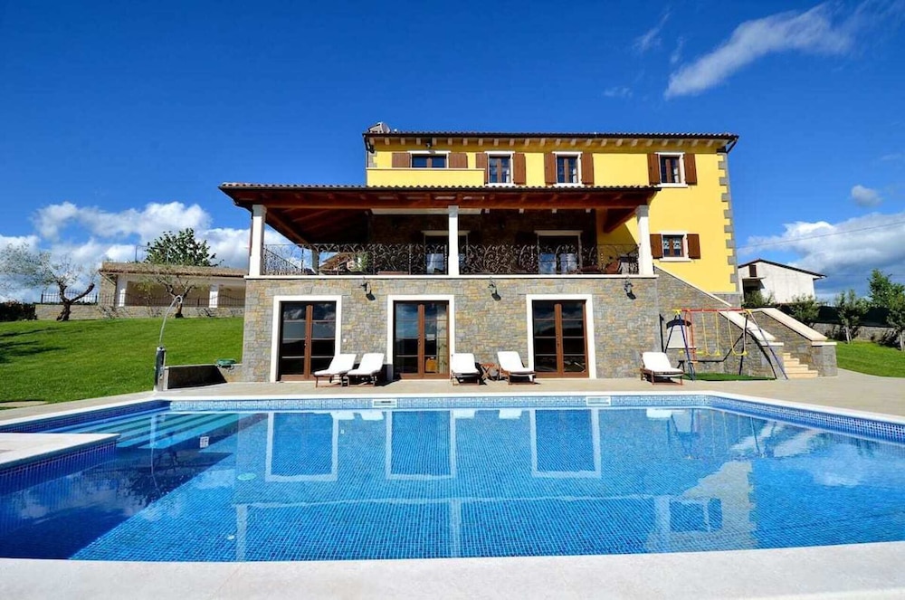 Lovely 5-bed Villa in Buzet view 4