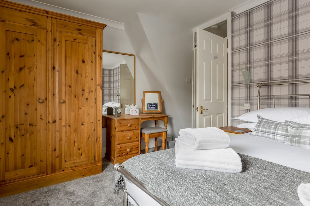 Fishermans Cottage view 5