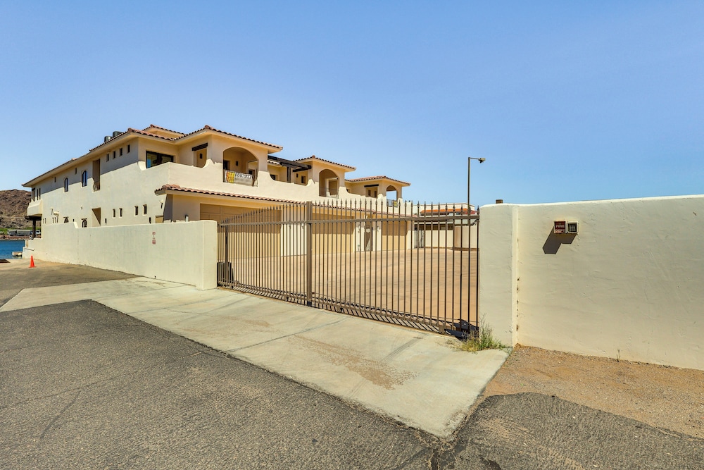 Game Room + Dock: Riverfront Escape in Parker!