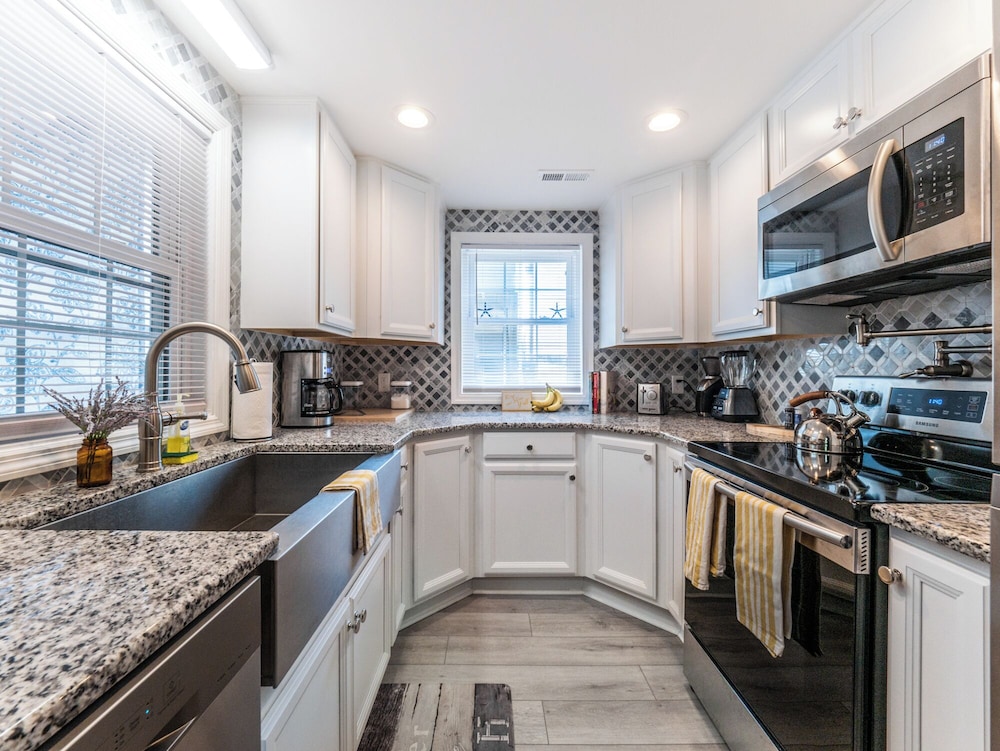 Ankers Away by Topsail Realty
