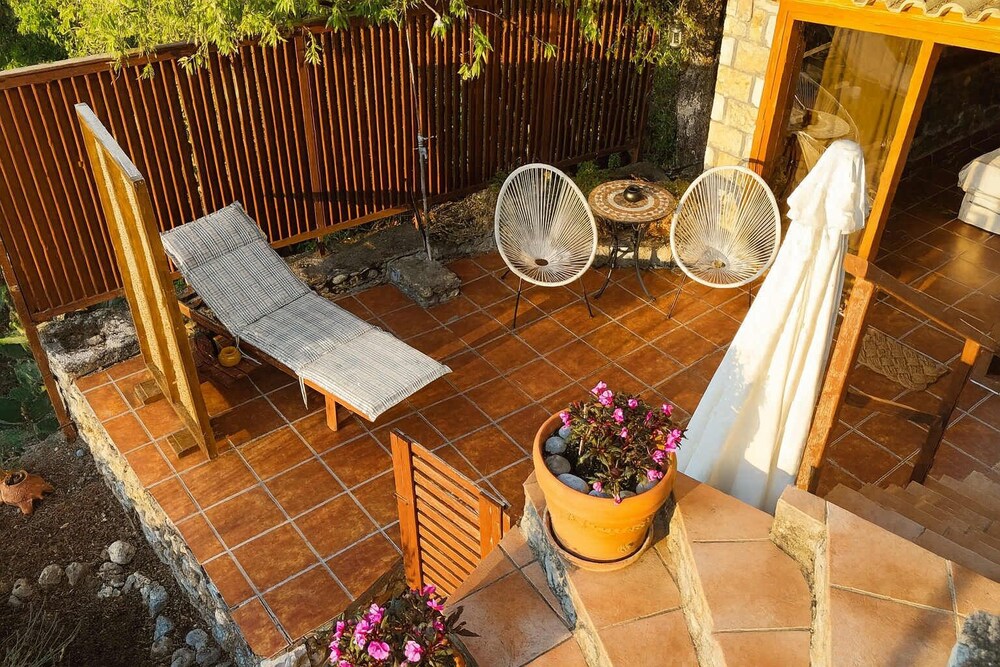 Beachfront Avia Nest - Aspa s Getaway