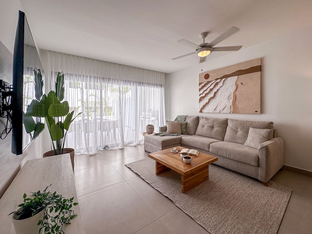 Luxury 3 Bedroom Apartment at the Beach