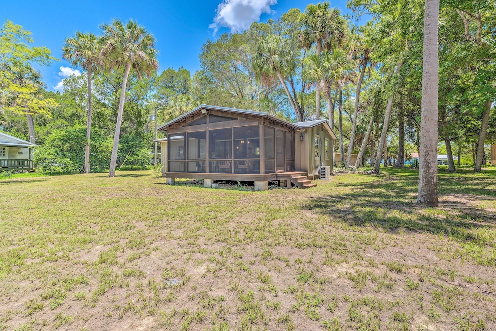 Waterside Anglers Heaven: Crooked River Fish Camp view 3