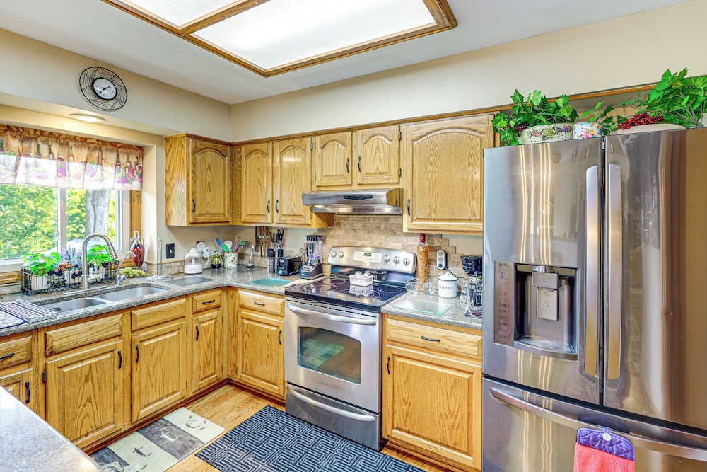 5 Mi to Platte River: Inviting Bellevue Rental