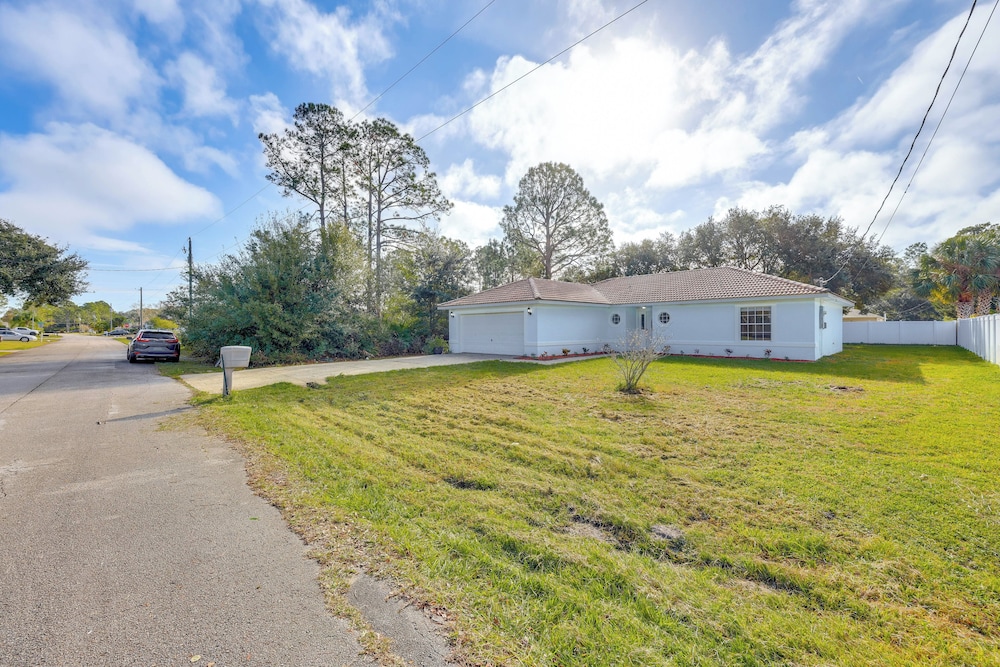 Pet-friendly Palm Coast Home: 8 Mi to Beach!
