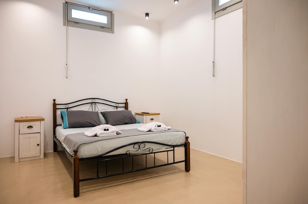 Assyr Getaway - Santorini Cozy Cycladic Retreat