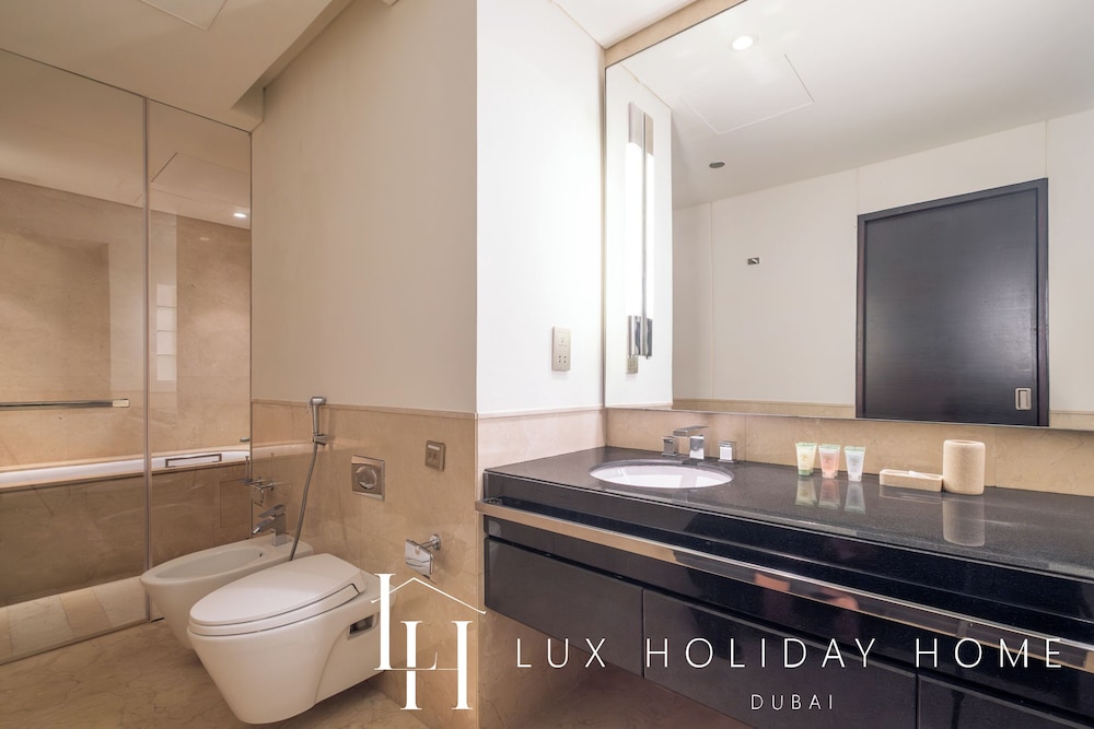 LUX The JW Marina Suite 4