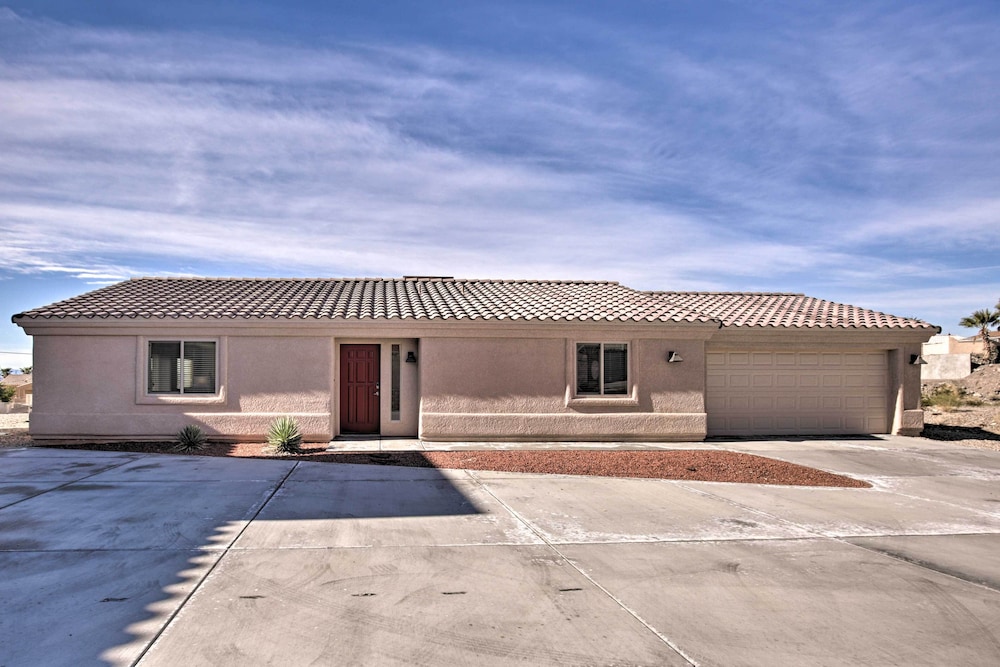 3 Mi to Beach & Boat Launch: Lake Havasu Home!