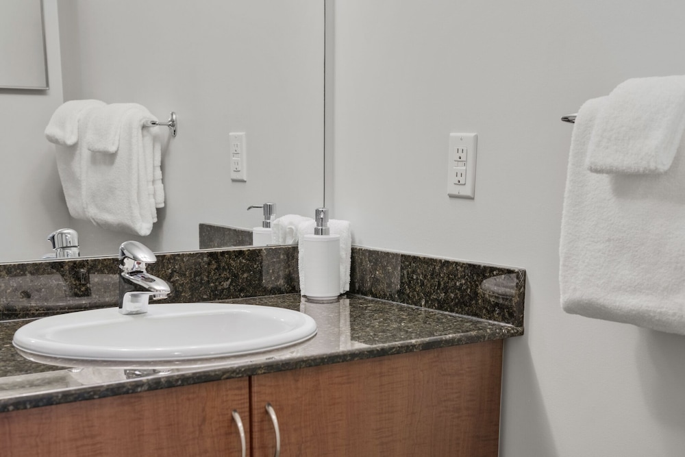 AMAZING 3Br Condo | Heated Pool & Hot Tub | Hm Theatre | Fire Table | Pool Table view 5