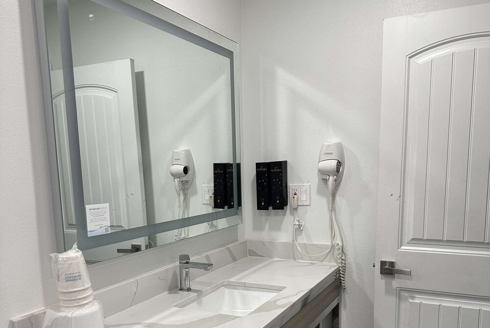 Super 8 by Wyndham Oceanside Downtown