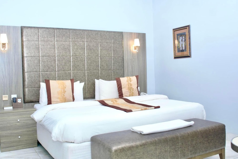 Maxbe Continental Hotel