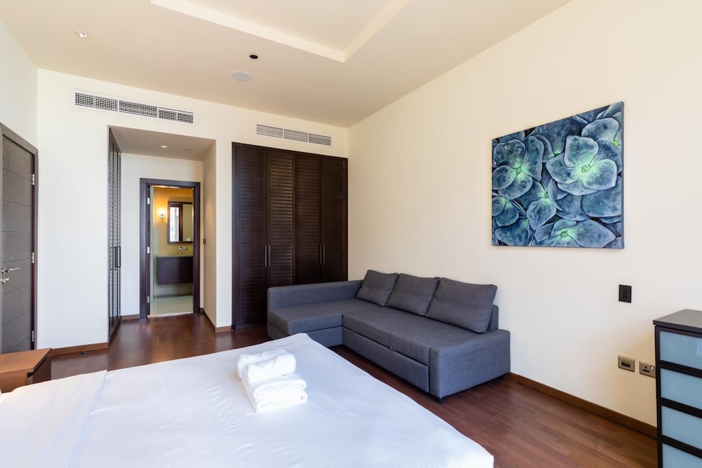 Splendid Sea View Apartment on Palm Jumeirah