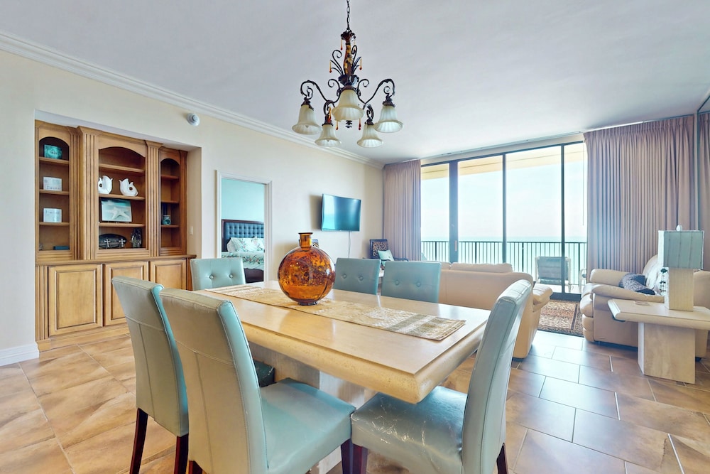 3BR Gulf View Pentouse w/ Pool - Steps to Shore
