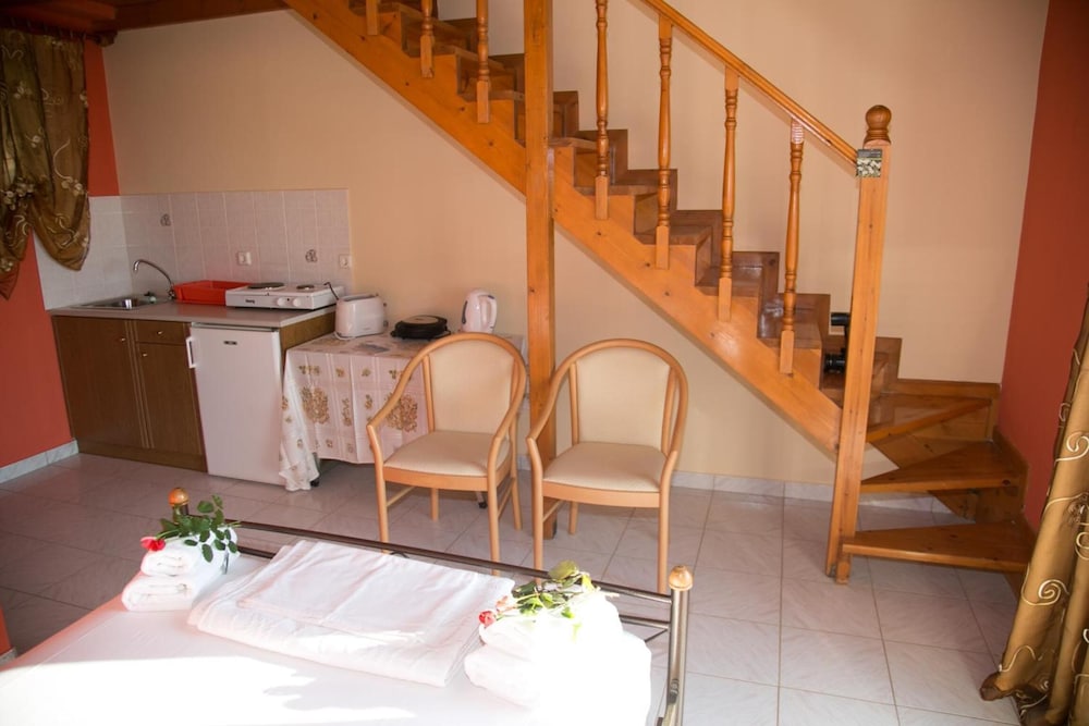 Almyros Studios & Apartments