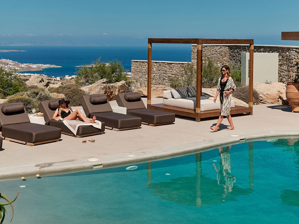 Kounoupas Complex by Mykonos Rocks