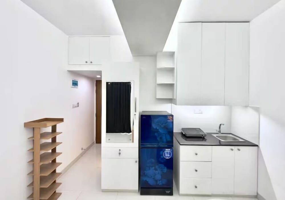 300sqft 5 Studio Gym & Pool Access