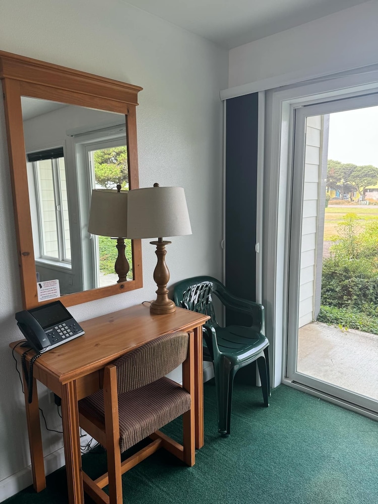 Sunset Oceanfront Lodging