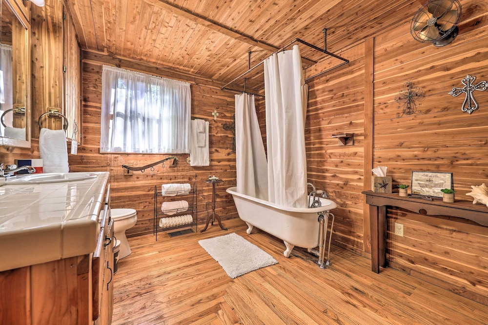 Rustic Canyon Lake Cabins w/ Hot Tub on  3 Acres - Property Image 1