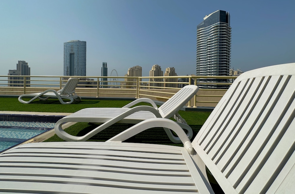 Studio w Balcony &RoofTop Pool in Marina