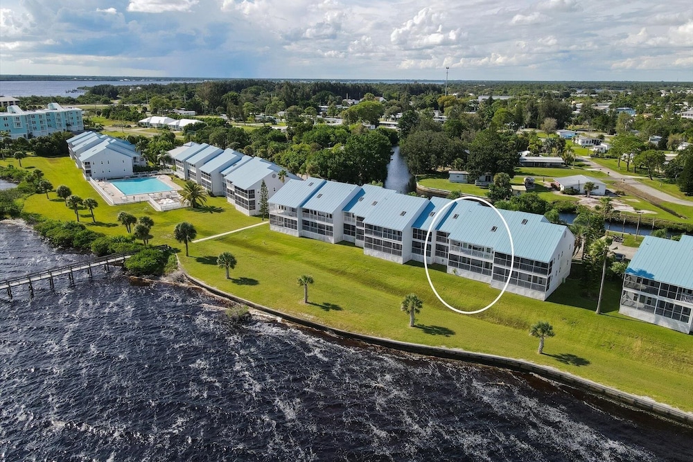 Myakka River 2/2 Private Waterfront Condo With Loft 2 Bedroom Condo