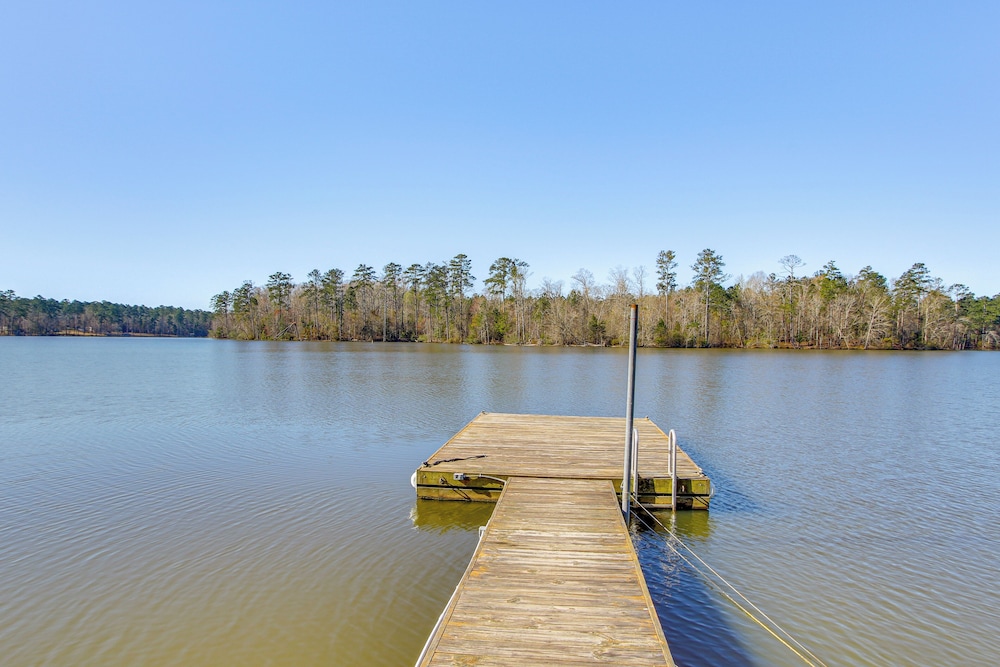 Private Dock, Fire Pit: Lake Murray Family Escape!