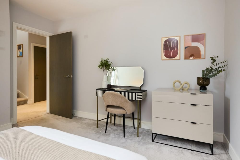The Avery Hideout - Spacious 3bdr House With Rooftop Terrace