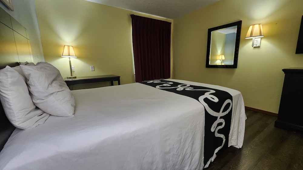 Capital O Fairway Inn - Baytown La Porte TX
