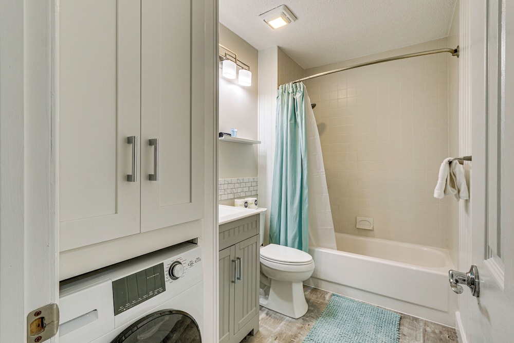 Walk to Folly Field Beach: Condo w/ Pool Access
