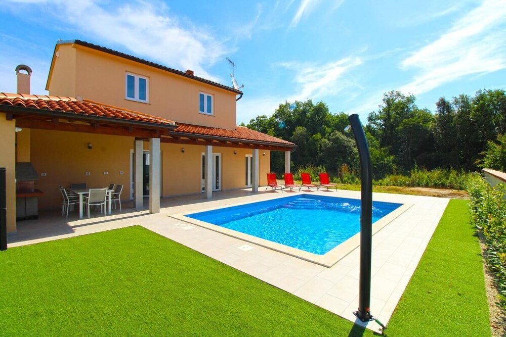 Modern Villa With Private Pool and Garden