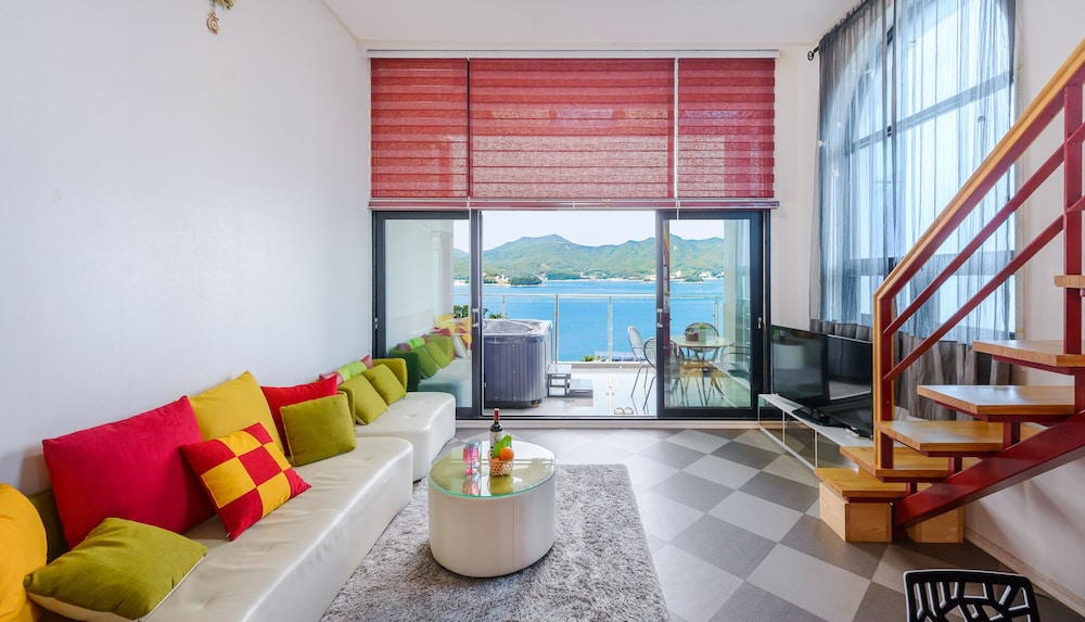 Tongyeong Honey Spa Pension