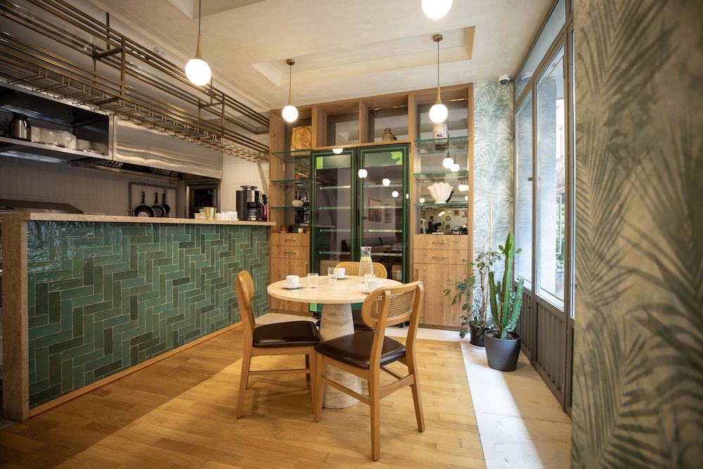 21 Rooms Hotel - Image 12